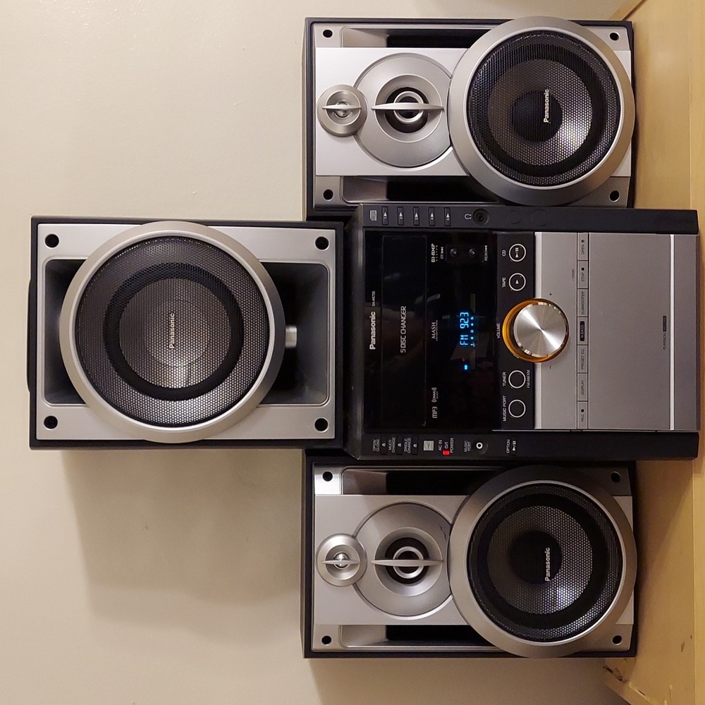 Panasonic Silver and Black Mini Stereo System with Speakers